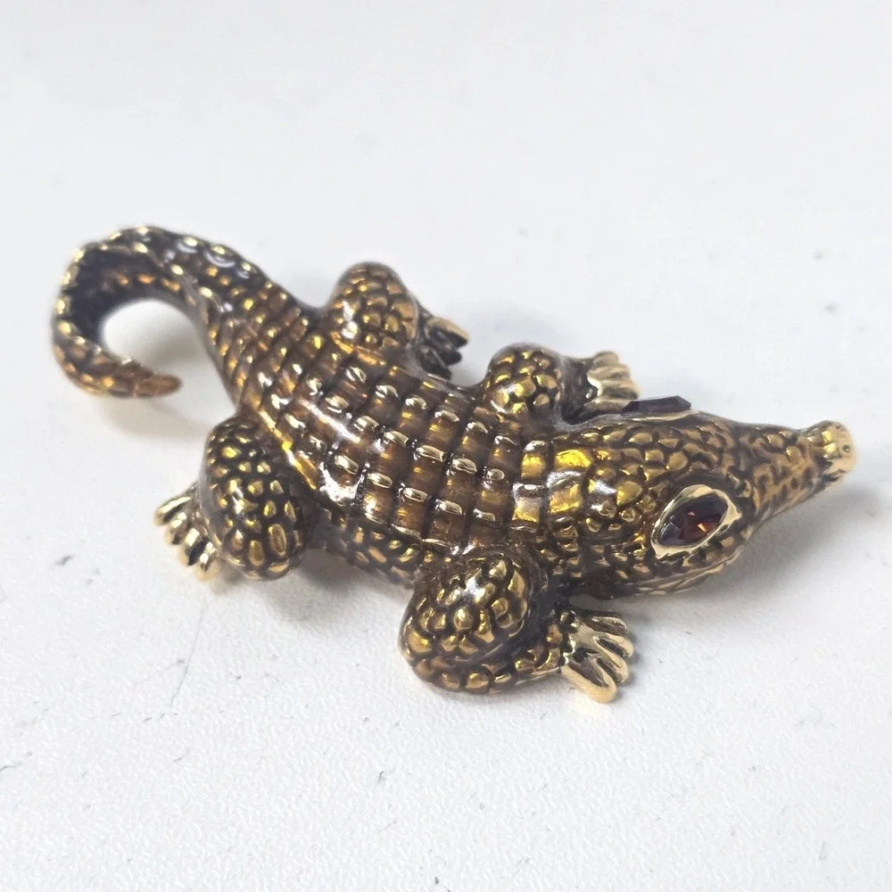 St. John Gold Tone Alligator Brooch Red Rhinestone Eyes Animal Pin‎ 2